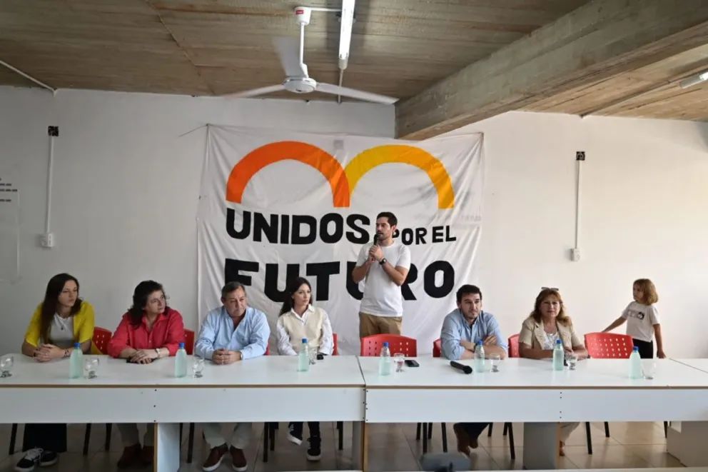 El frente multipartidario, Unidos por el Futuro, reúne a dirigentes de la UCR, el PRO y la Coalición Cívica.