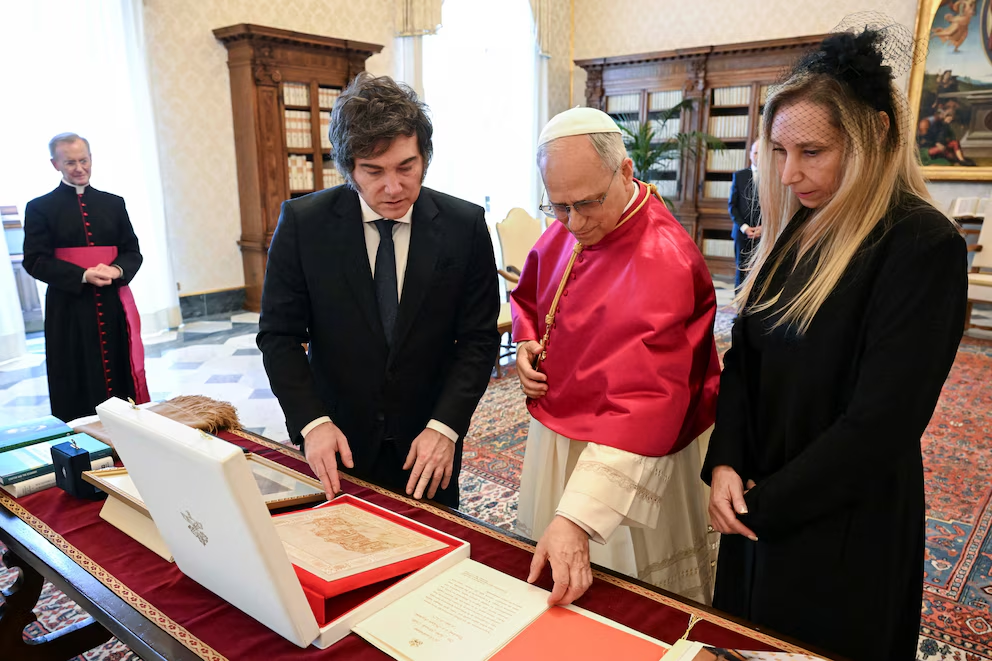 El presidente Javier Milei se reunió con León XIV y el papa le confirmó que visitará la Argentina.