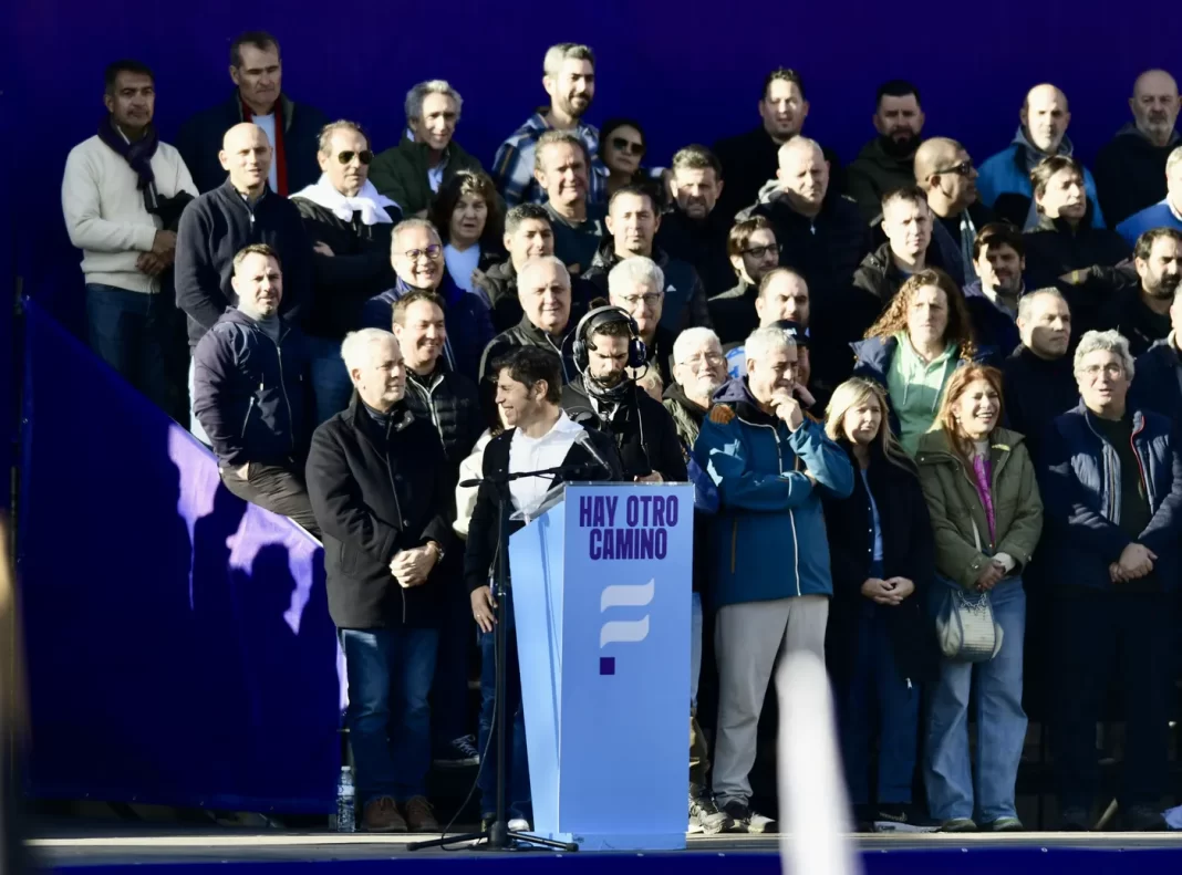 En plena tensión por el futuro judicial de Cristina Kirchner, Kicillof recibirá a más de 40 intendentes del MDF para definir su estrategia electoral.