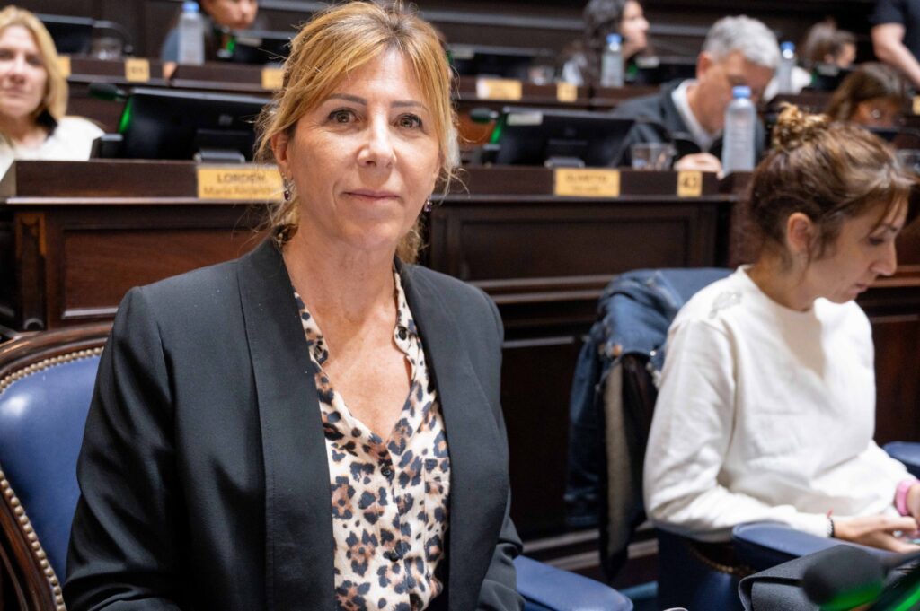 La diputada del monzoismo, Silvina Vaccarezza, alertó por el "estado calamitoso" de los caminos rurales en la Provincia.