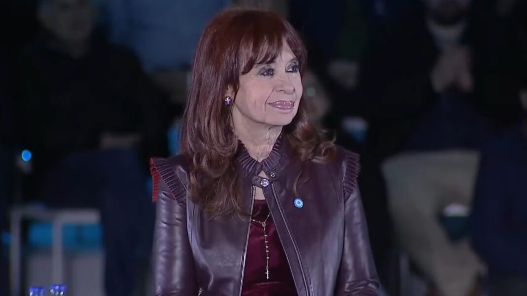 La Corte Suprema de Justicia ratificó la condena a seis años de prisión e inhabilitación perpetua para ejercer cargos públicos contra la ex presidenta Cristina Kirchner.