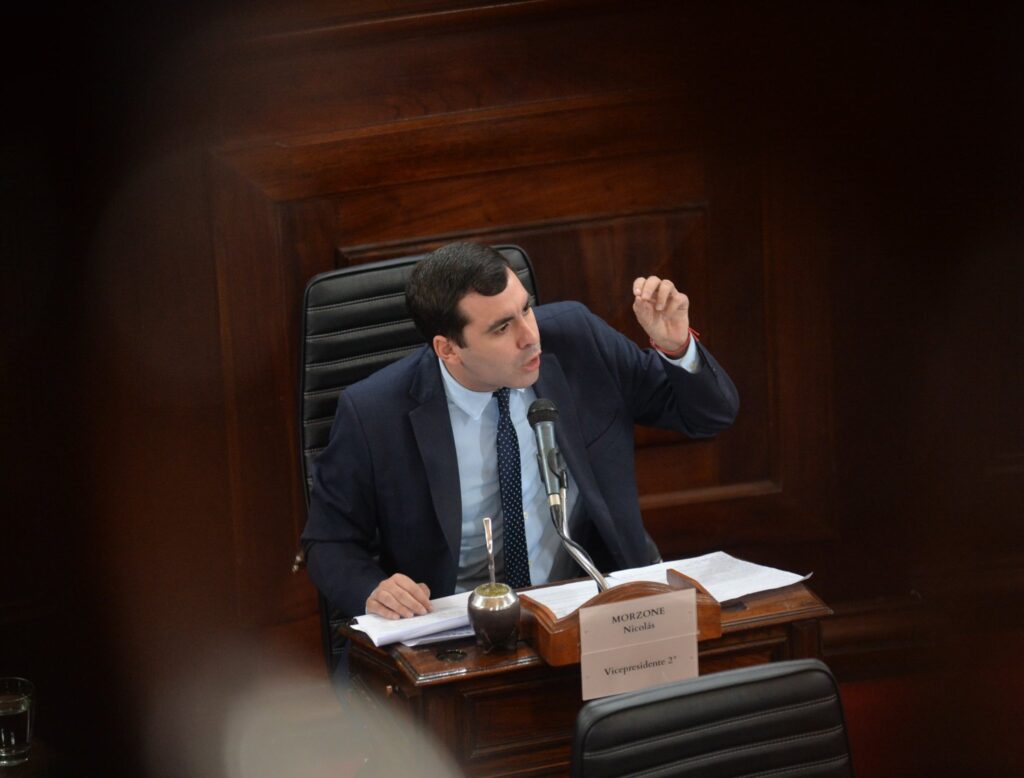 Nicolás Morzone, el concejal platense del PRO que propuso regularizar las aplicaciones de transporte de pasajeros en la capital bonaerense y fue amenazado por taxistas.
