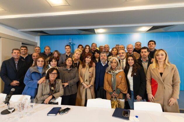 Mientras la Corte Suprema terminaba de definir los detalles de la condena, Cristina Kirchner se reunía con senadores del peronismo para reorganizar la estrategia electoral del 2025.