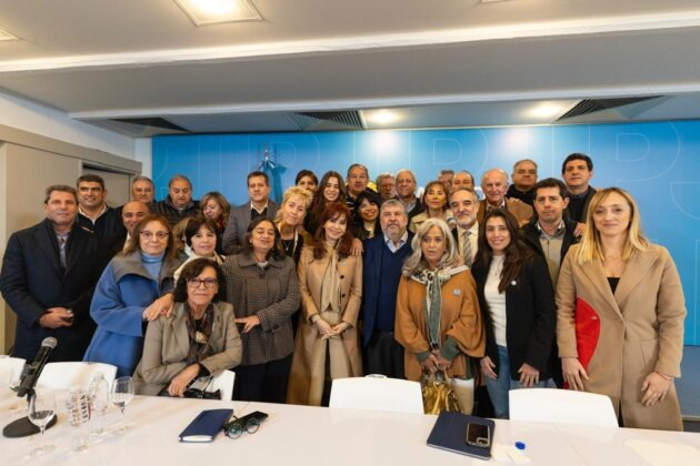 Mientras la Corte Suprema terminaba de definir los detalles de la condena, Cristina Kirchner se reunía con senadores del peronismo para reorganizar la estrategia electoral del 2025.