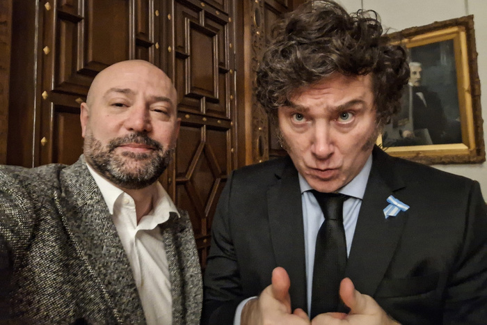 El presidente Javier Milei, junto al titular nacional de ANDIS, Diego Spagnuolo.