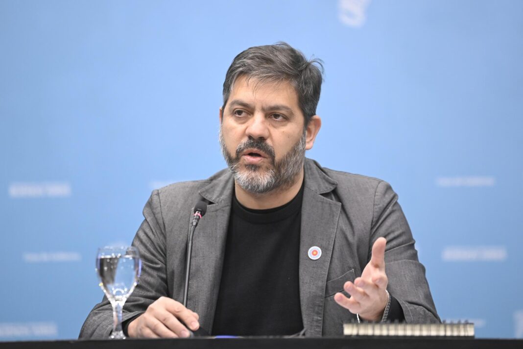 El kicillofismo cruzó a La Cámpora luego de que Fernández Sagasti vinculara la condena a Cristina Kirchner con el desdoblamiento electoral en la Provincia.