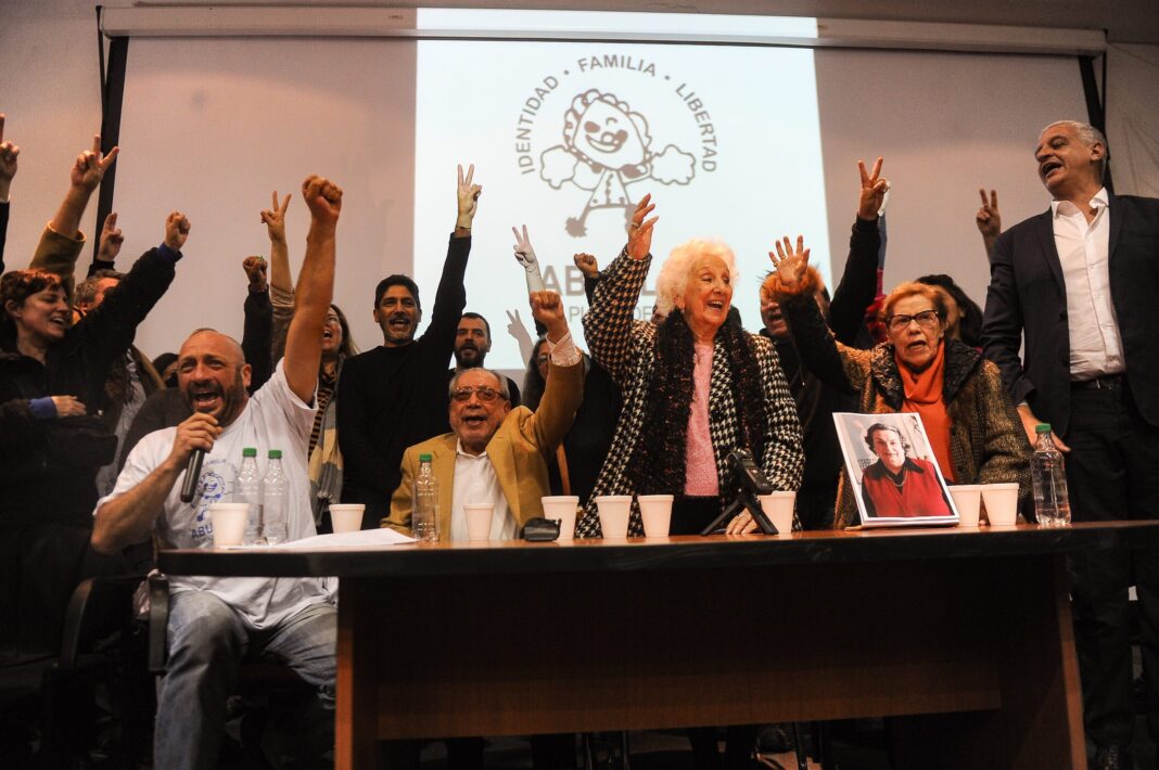 Abuelas de Plaza de Mayo fue a la Justicia para impedir el desfinanciamiento del banco de datos genéticos, la herramienta que permitió la recuperación de 138 nietos.