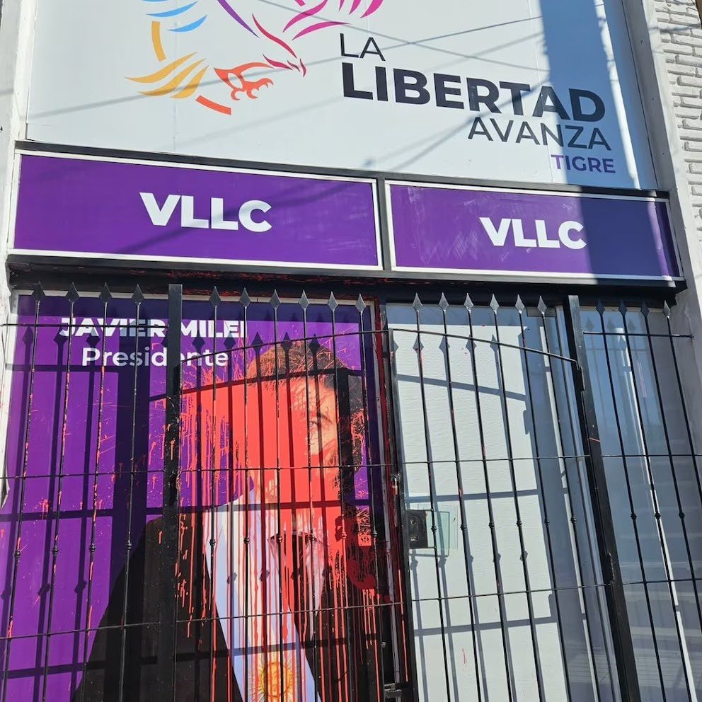 Sebastian Pareja difundió imagenes de los destrozos a locales libertarios en el interior de la provincia.