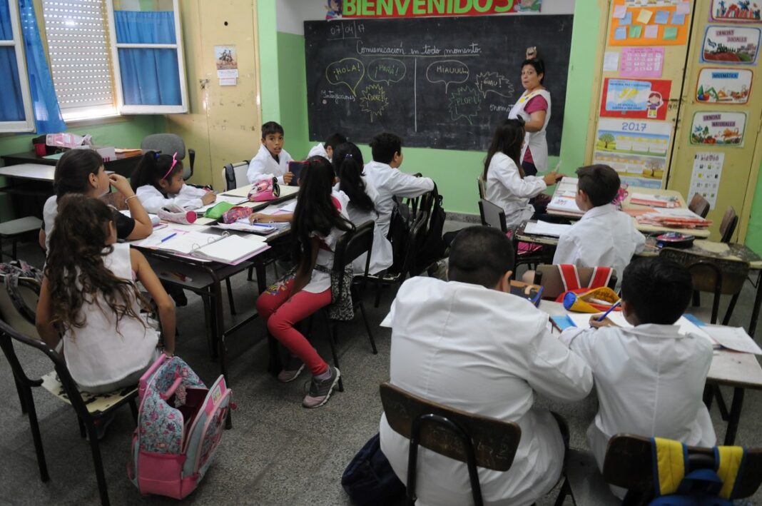 La diputada Belén Malaisi, denunció recortes del 50% en el fondo compensador destinado a los consejos escolares. “Esto afecta gravemente la reparación de las escuelas”, afirmó.