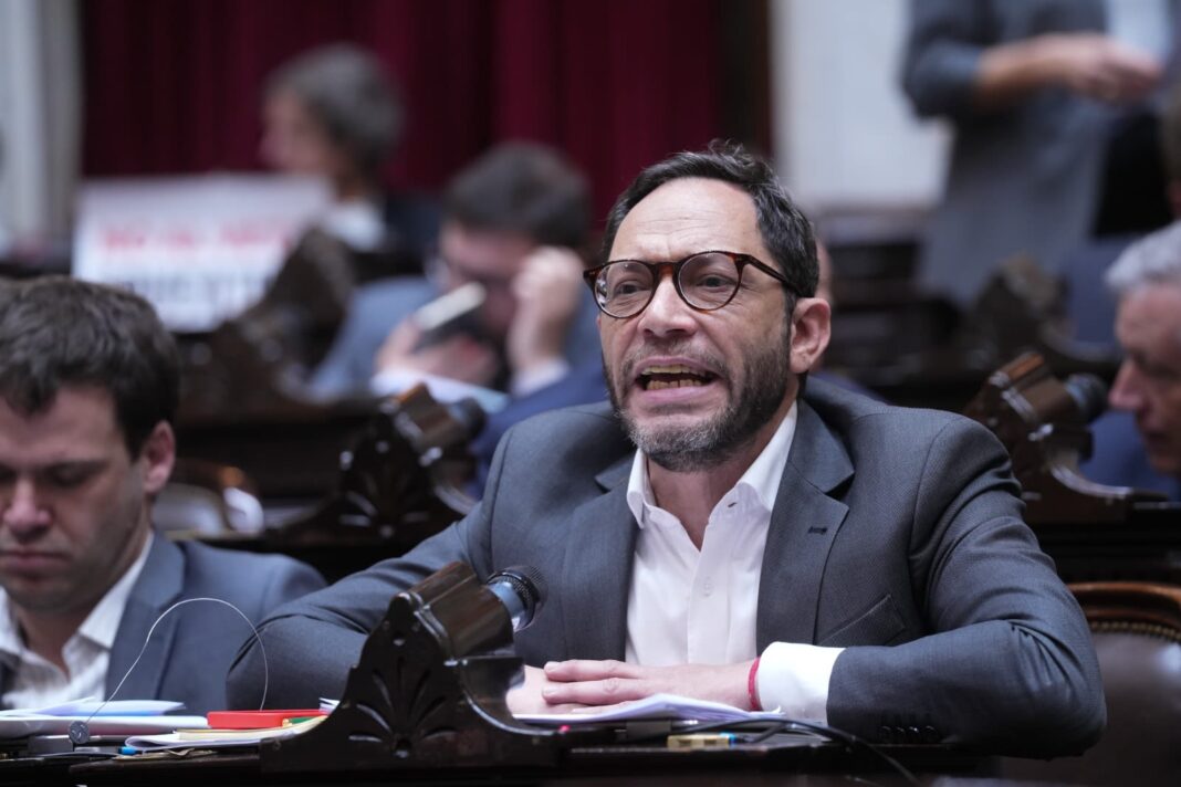 Diputados nacionales de la Coalición Cívica denunciaron penalmente al titular de la Oficina Anticorrupción, Alejandro Melik, por encubrir el Caso $LIBRA.
