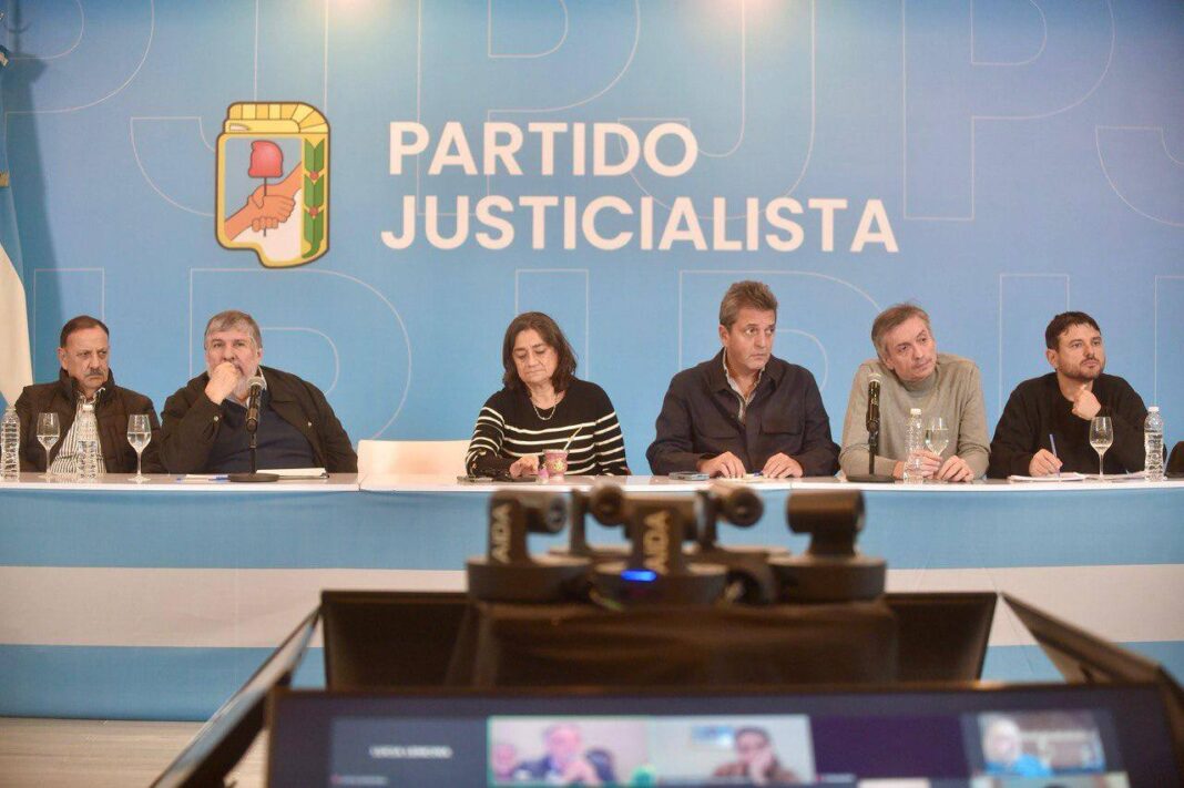 Representantes de todos los sectores del peronismo se reunieron en la sede porteña del PJ nacional para unificar el espacio en defensa de Cristina Kirchner.