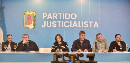 Representantes de todos los sectores del peronismo se reunieron en la sede porteña del PJ nacional para unificar el espacio en defensa de Cristina Kirchner.