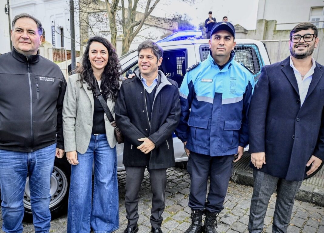 Durante un acto en Saavedra, Kicillof respaldó a Cristina Kirchner y cuestionó los recortes a las provincias del gobierno de Javier Milei.