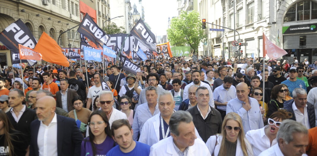 Con la detención de Cristina Kirchner como telón de fondo, docentes universitarios y médicos del Hospital Garrahan lanzan un nuevo plan de lucha con paros y movilizaciones.