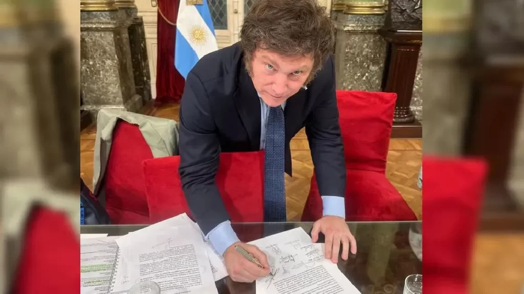 Milei necesita firmar 13 decretos antes del 8 de julio, día en que vencen sus facultades delegadas.