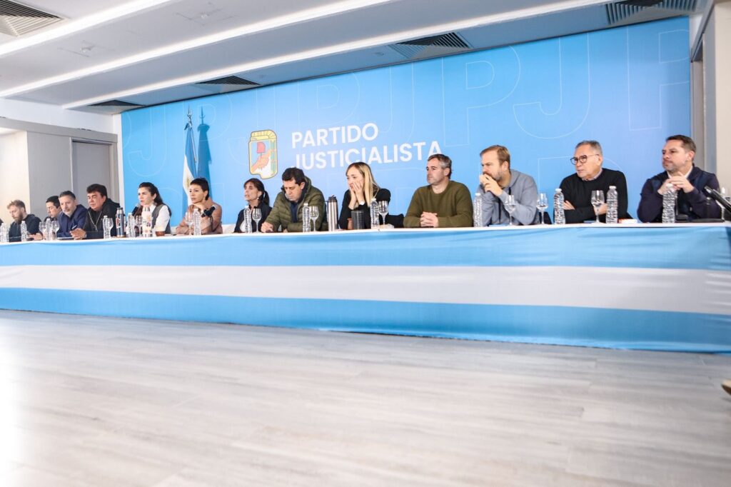 Intendentes y dirigentes del PJ se reunieron para acordar acciones en defensa de Cristina Kirchner.