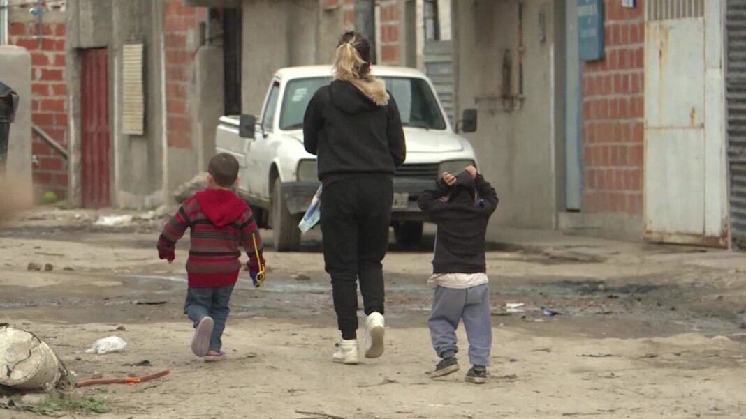 Un nuevo informe del ODSA-UCA reveló que la pobreza infantil alcanzó su pico más alto desde la crisis de 2001-2002 en el primer semestre de 2024.