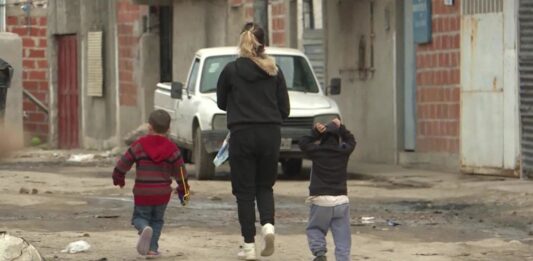 Un nuevo informe del ODSA-UCA reveló que la pobreza infantil alcanzó su pico más alto desde la crisis de 2001-2002 en el primer semestre de 2024.
