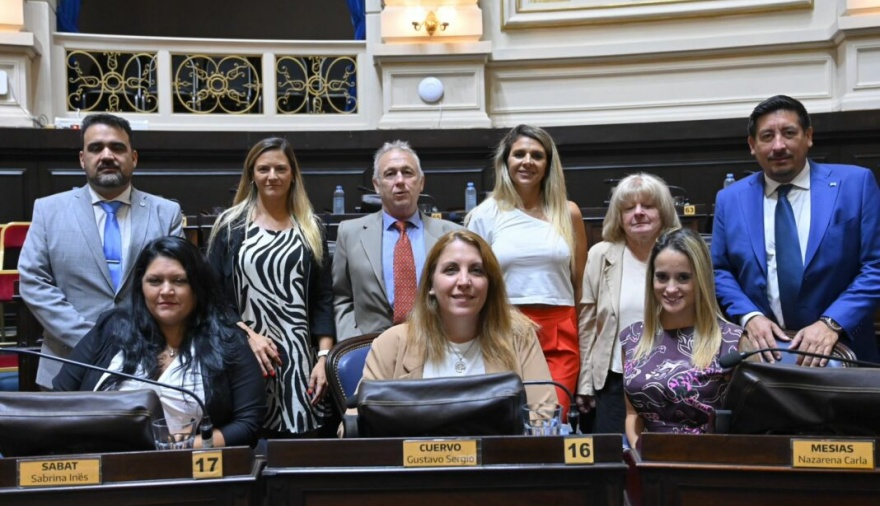 La bancada de diputados libertarios dialoguistas que alertaron por la ola de despidos en el sector minero.