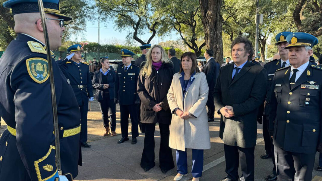 Javier Milei y Patricia Bullrich se reúnen en Palermo para anunciar los detalles de los cambios que realizaron en el funcionamiento de la Policía Federal.