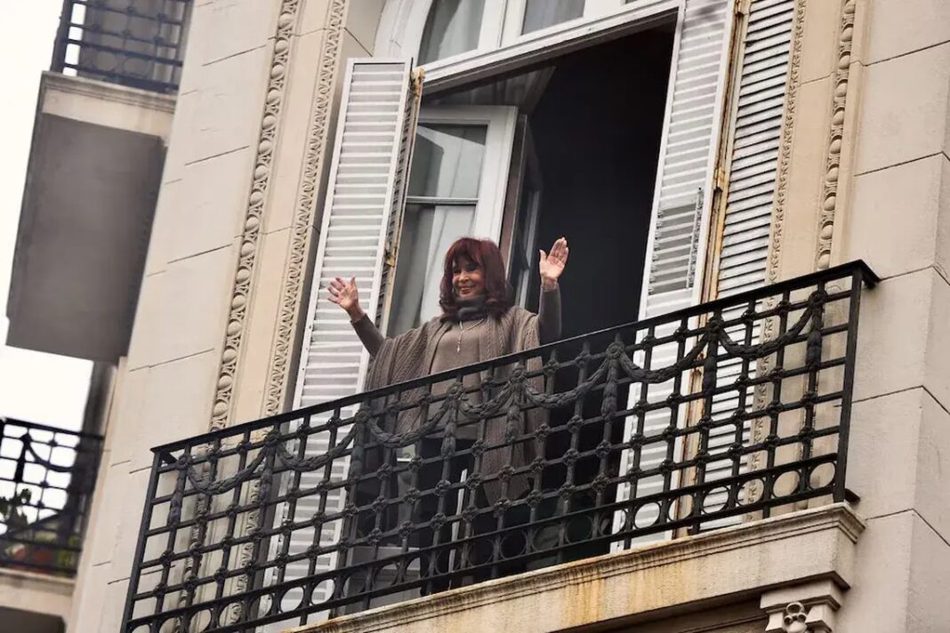 Jorge Macri se presentó ante la Justicia para solicitar que Cristina Kirchner no cumpla la prisión domiciliaria en el barrio porteño de Monserrat.