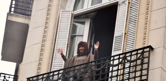 Jorge Macri se presentó ante la Justicia para solicitar que Cristina Kirchner no cumpla la prisión domiciliaria en el barrio porteño de Monserrat.
