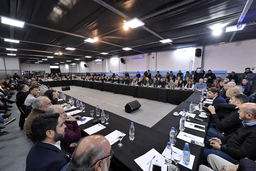 Kicillof encabezó una cumbre con dirigentes de MDF.