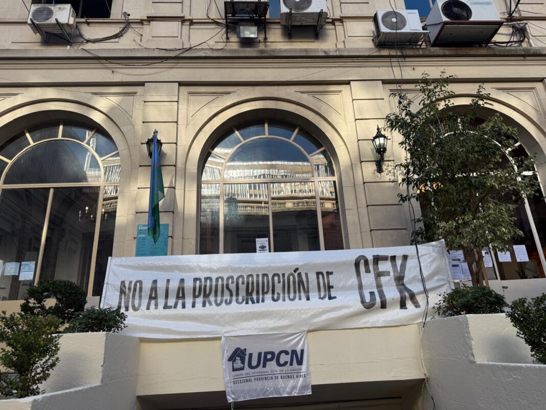Legisladores bonaerenses de Unión por la Patria se movilizan este miércoles a Plaza de Mayo para participar de la marcha por Cristina Kirchner.