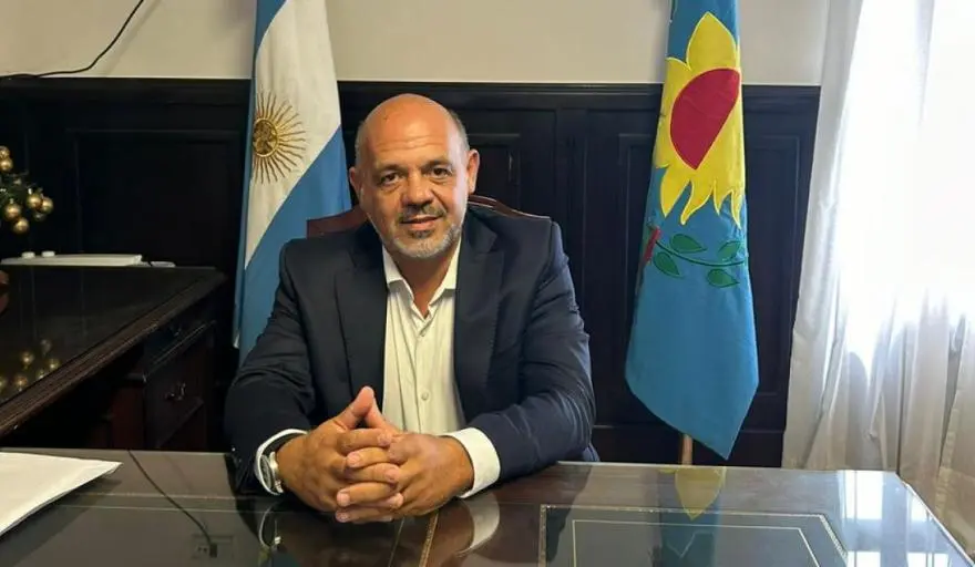 El senador Carlos Curestis presentó un pedido de informes por una obra de viviendas en Carlos Casares.