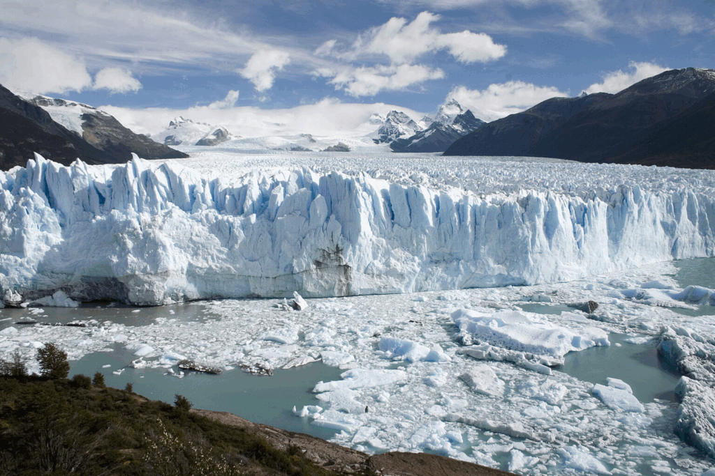 El diputado Carlos Puglelli repudió la decisión de Milei de ampliar las áreas de glaciares habilitadas para la explotación minera.