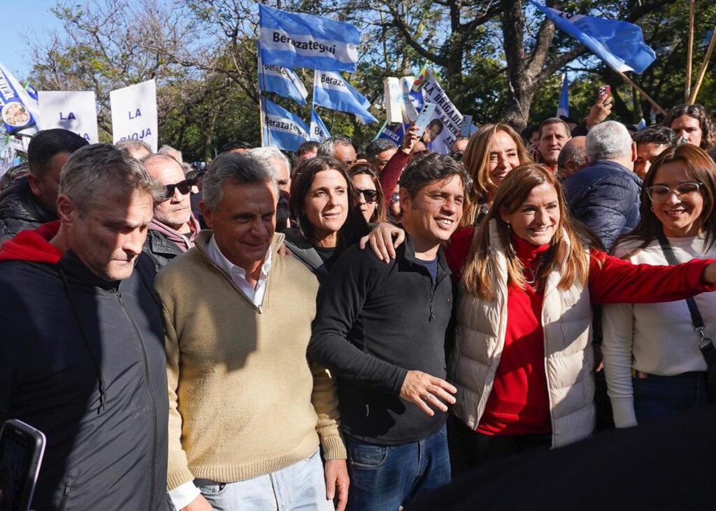 El diputado Pulti compartió una postal de la marcha junto a Kicillof, desde la columna de Derecho al Futuro.