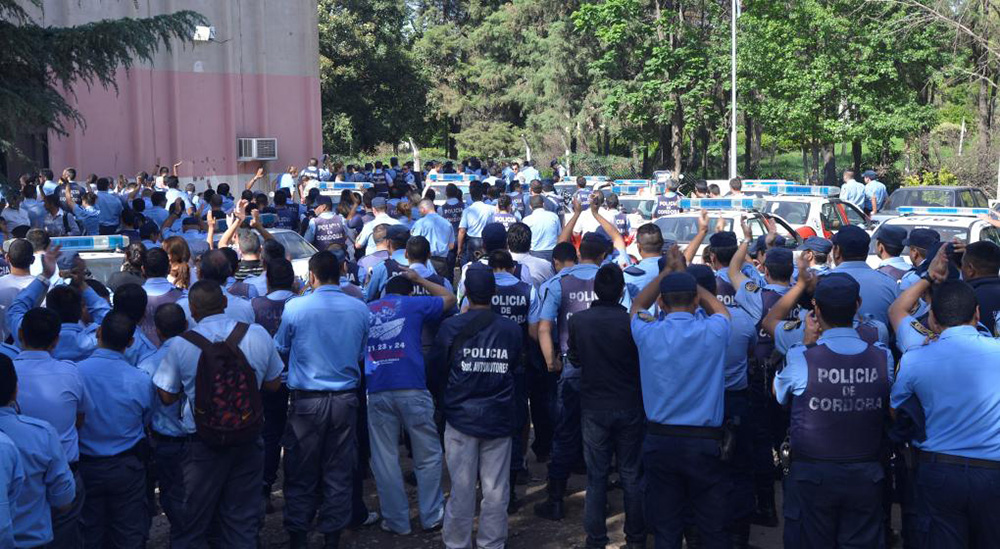 Un vecino de Lomas de Zamora busca avanzar en el reconocimiento formal del derecho a la sindicalización para la Policía bonaerense.