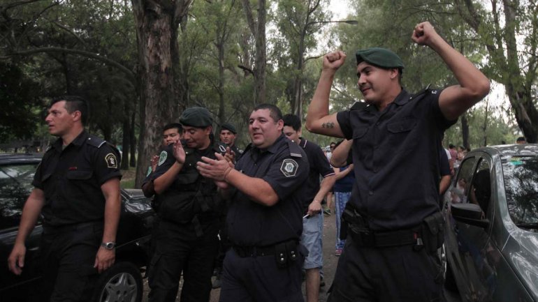 Un vecino de Lomas de Zamora busca avanzar en el reconocimiento formal del derecho a la sindicalización para la Policía bonaerense.