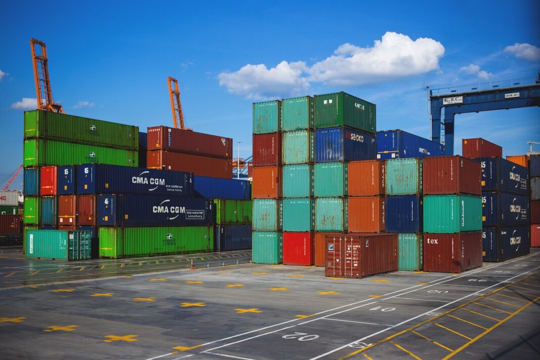 Las exportaciones cayeron por primera vez en varios meses y debilitan la balanza comercial del Gobierno, aunque aún no se volteó el superávit.