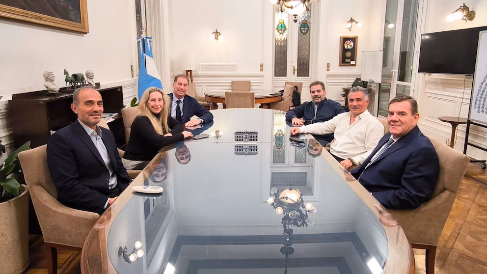 El PRO bonaerense y La Libertad Avanza continúan las negociaciones por la lista en la provincia de Buenos Aires. 