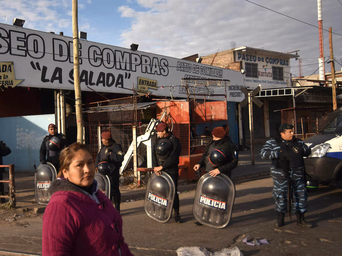 Tras dos semanas de clausura, feriantes de La Salada lograron la reapertura del predio a pesar de la detención de Castillo. 