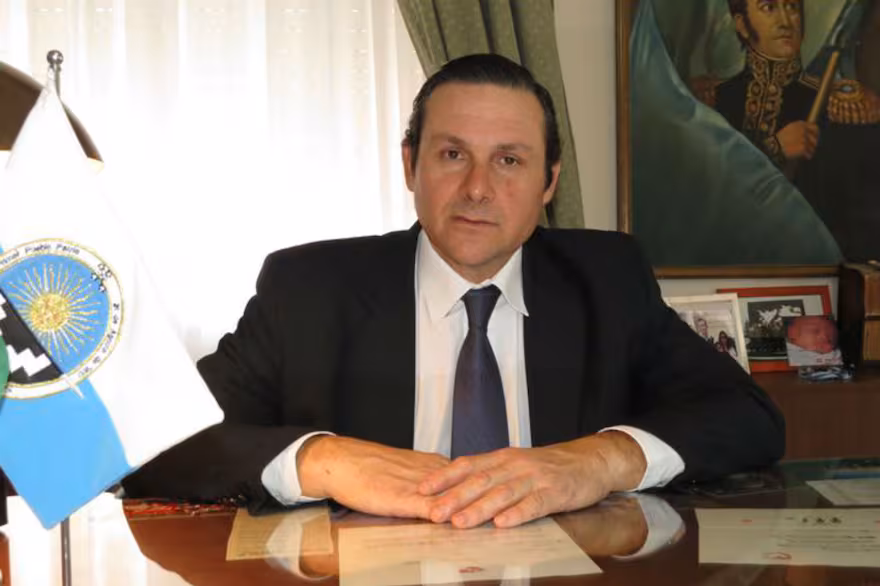 El exintendente de Dolores, Camilo Etchevarren, atraviesa denuncias por presunta corrupción en su gestión.