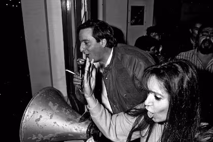 Mientras Néstor Kirchner gobernaba la provincia, Cristina Kirchner era su voz en la Legislatura de Santa Cruz.