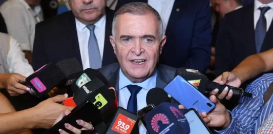 El gobernador de Tucumán, uno de los principales aliados del gobierno, advirtió con tono de amenaza al presidente Javier Milei por la abrupta caída de la recaudación.