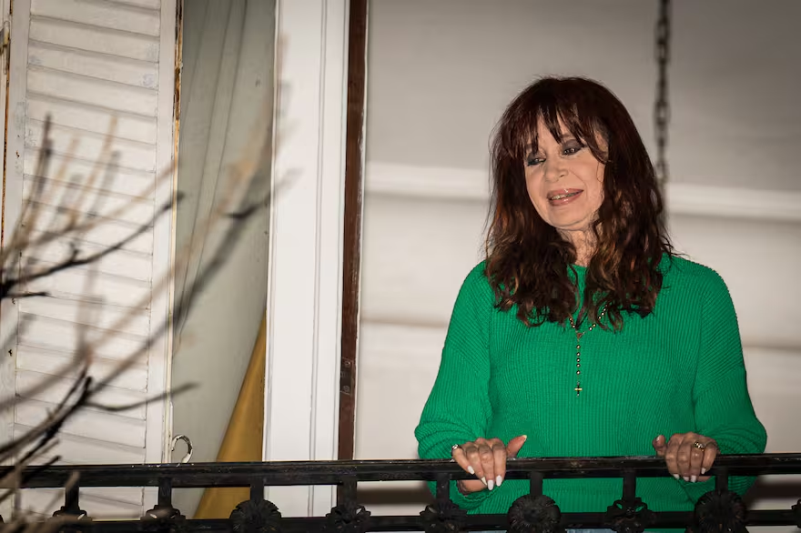 La ex presidenta Cristina Kirchner volvió a cuestionar a la Justicia por las restricciones a las visitas que le impuso.