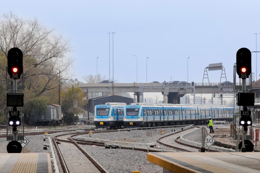 Desde este lunes, los tres ramales de la línea Mitre que parten desde Retiro volvieron a operar con normalidad, según informó Trenes Argentinos.