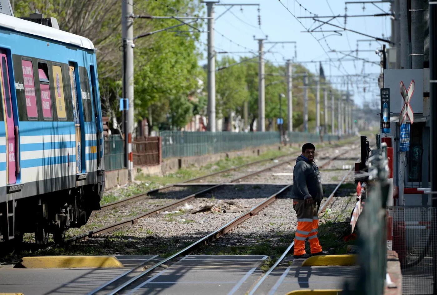 Durante los fines de semana, el Tren Roca no llega a la estación La Plata por remodelación de las vías.