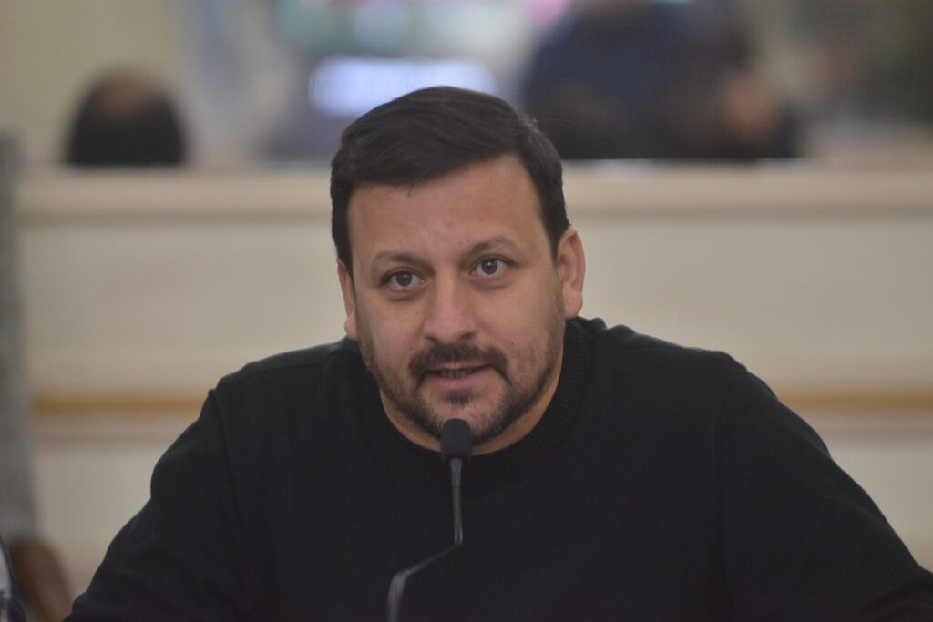 El titular de la comisión de ACA del Senado bonaerense, Emmanuel González Santalla.