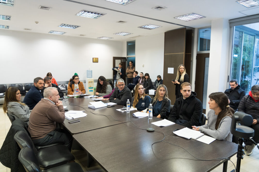 La comisión de Legislación General despachó el proyecto de ley que amplía las licencias a los estatales bonaerenses por duelo familiar a 45 días.