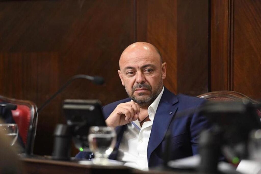 Adrián Santarelli, el senador provincial de Unión por la Patria que busca impulsar el crecimiento de las pymes bonaerenses con capacidad de exportar.