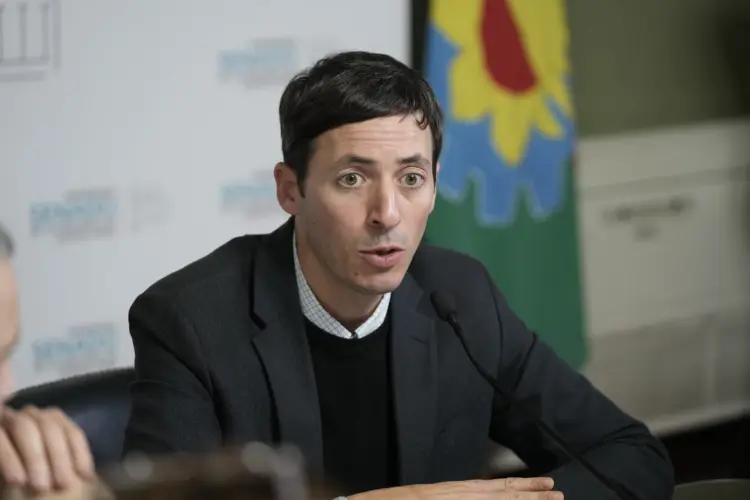 El senador bonaerense de la Unión Cívica Radical (UCR), Ariel Bordaisco, puso el foco en la falta de mantenimiento escolar.