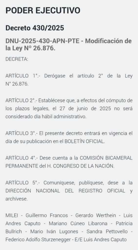 El DNU del Ejecutivo nacional en el que elimina el Día del Trabajador Estatal y que desencadenó un paro de auxiliares.