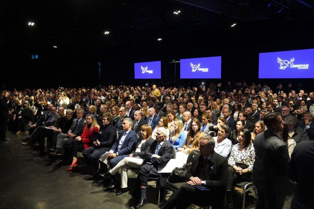 Los ministros que tomaron la palabra en el congreso libertario afirmaron la necesidad de profundizar los cambios nacionales en el territorio bonaerense.