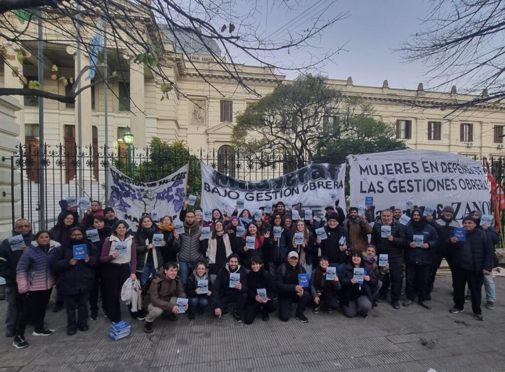 Trabajadores de Madygraf llevaron el reclamo de la expropiación a la Legislatura bonaerense y lograron la sanción de la ley.