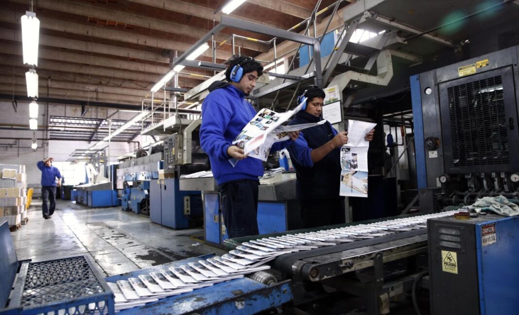 Trabajadores de Madygraf celebraron la aprobación del Senado para la expropiación de la planta a más de diez años de su reconversión a cooperativa.